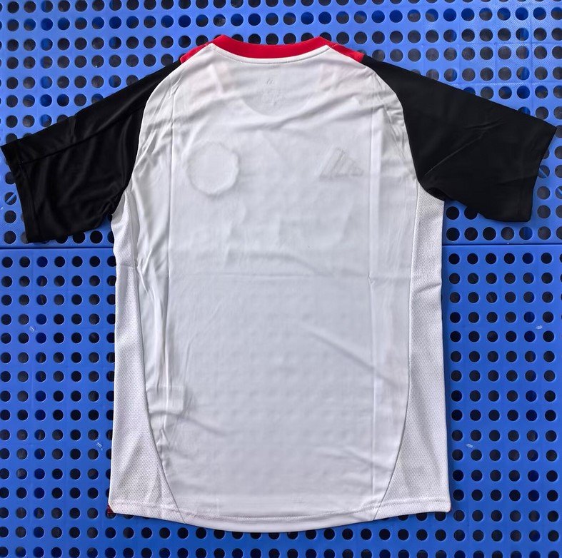 Manchester United Maillot Entrainement 24/25 – Image 2