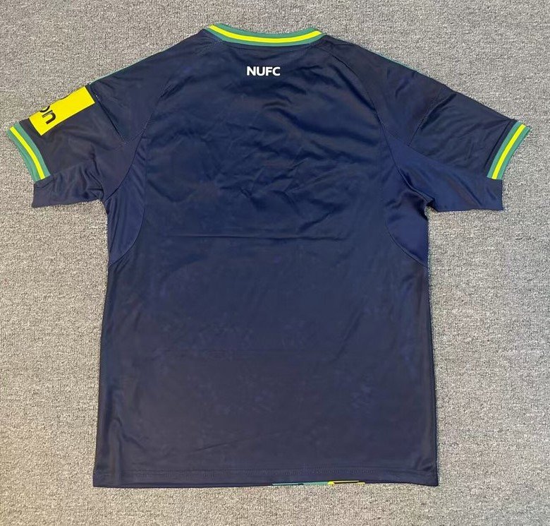 Newcastle Maillot Concept 25/26 – Image 2